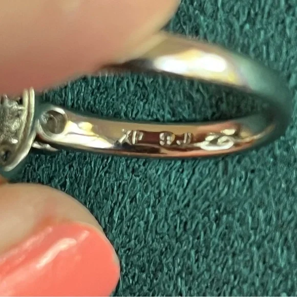 Vintage-style WG Over Halo Cluster Ring with Sparkling CZs, Sz 9 - Picture 4 of 5